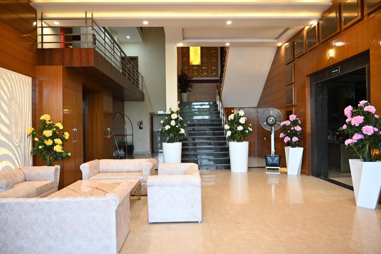 Hotel Vasdaa Grand Dehradun Exterior foto