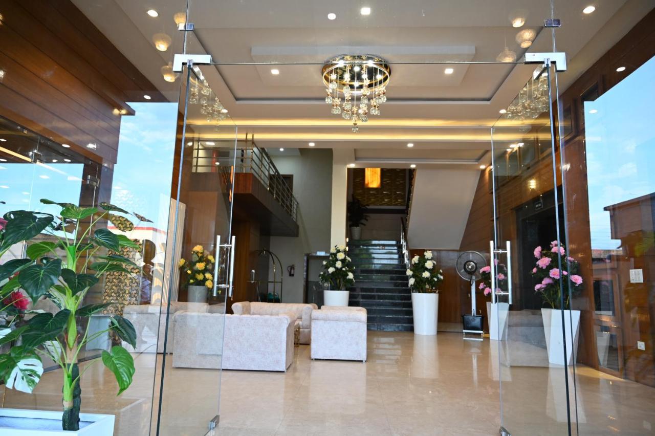 Hotel Vasdaa Grand Dehradun Exterior foto