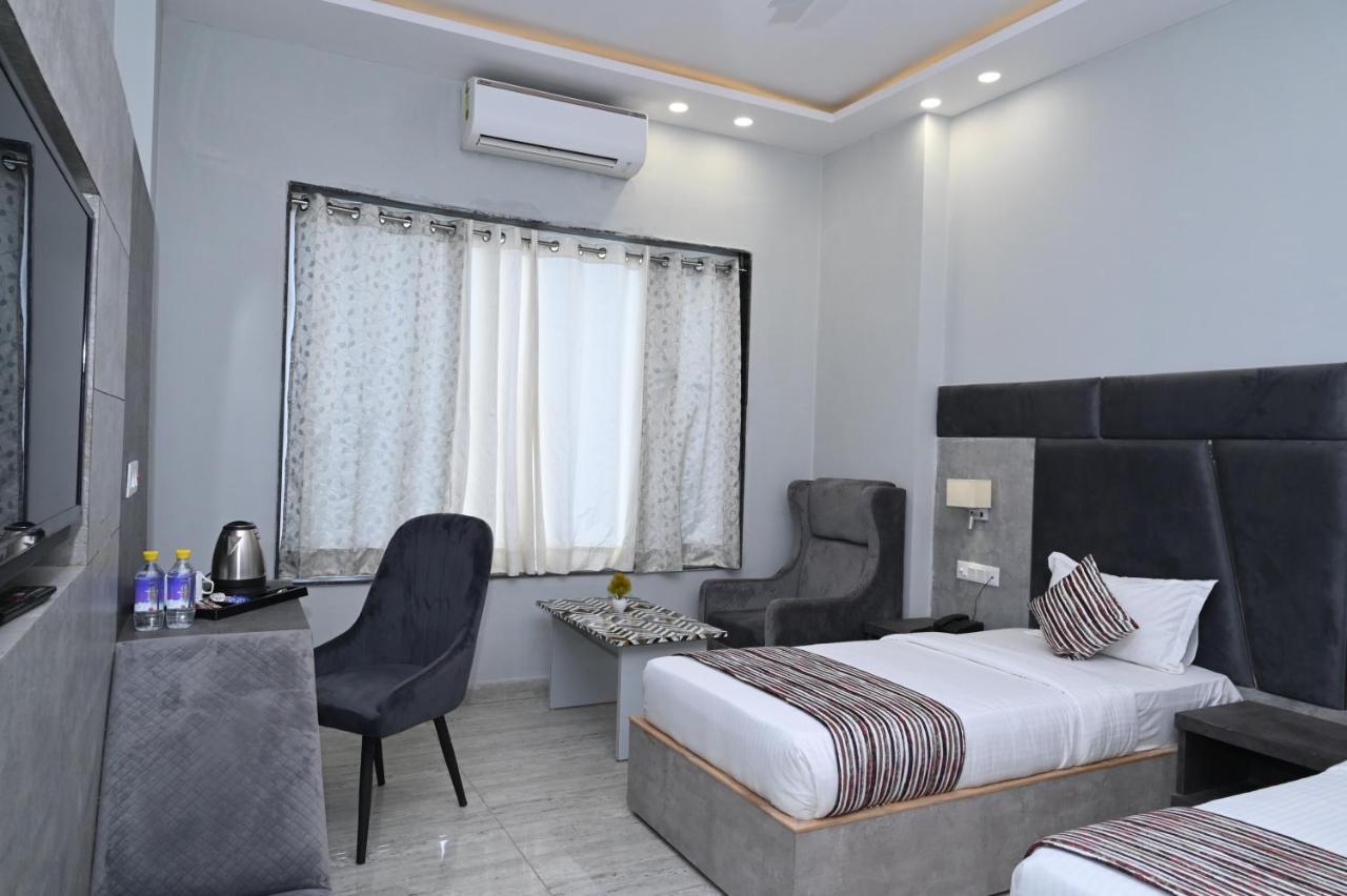 Hotel Vasdaa Grand Dehradun Exterior foto