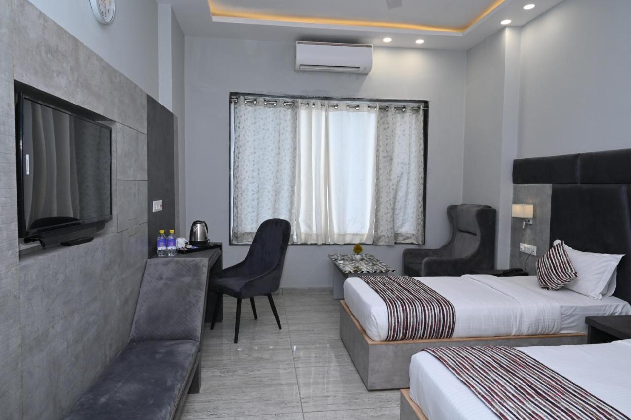 Hotel Vasdaa Grand Dehradun Exterior foto