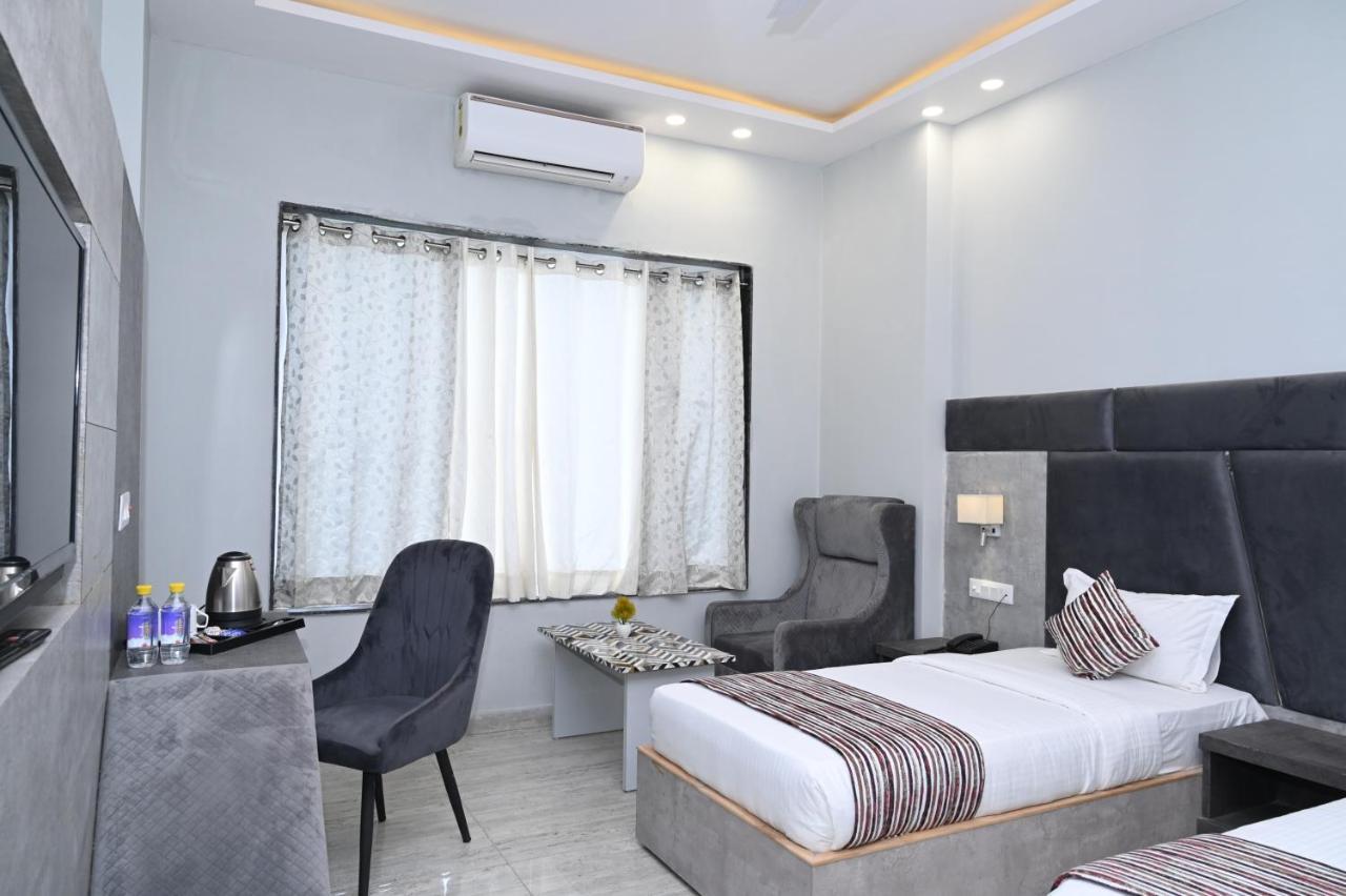 Hotel Vasdaa Grand Dehradun Exterior foto