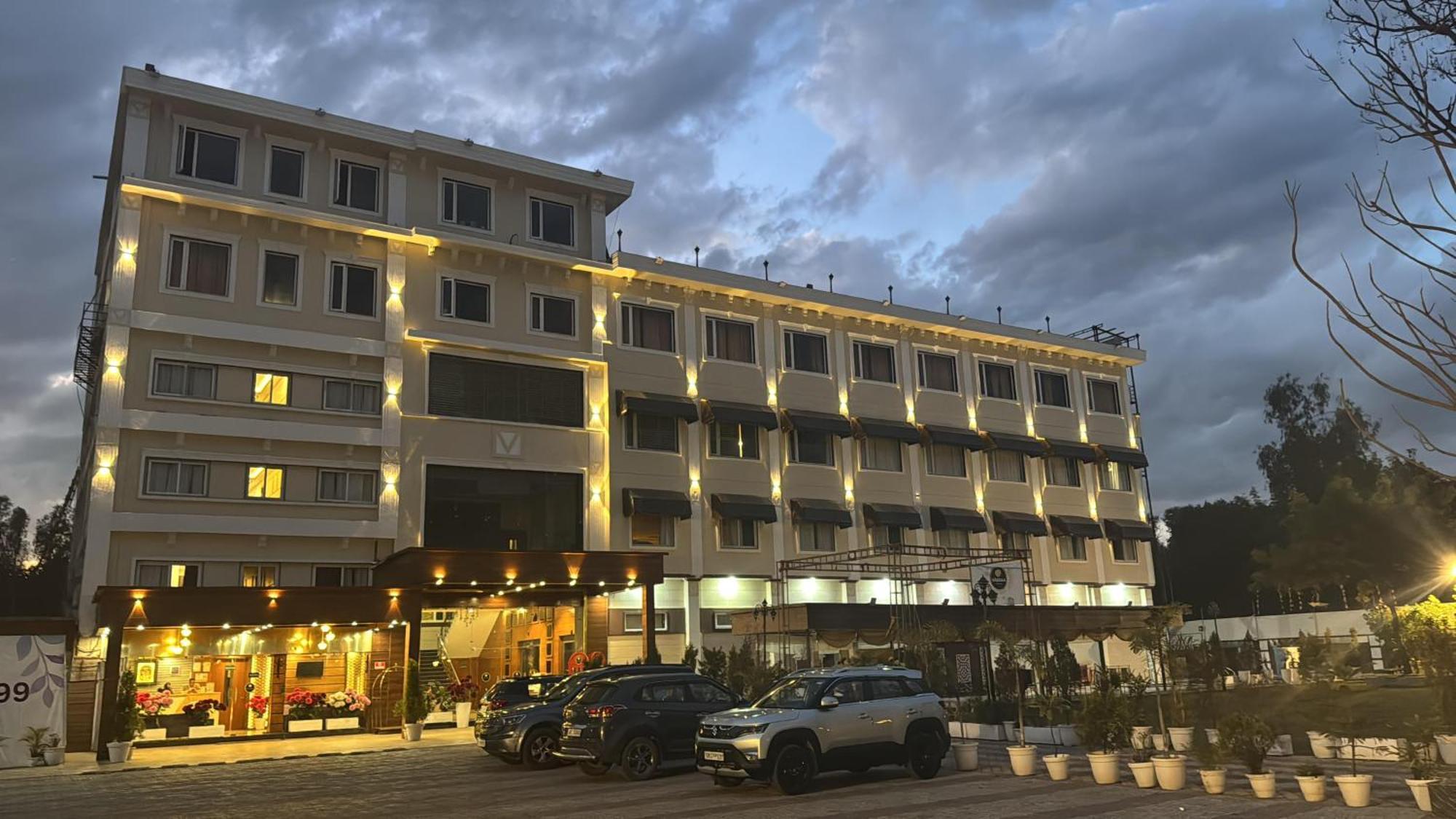 Hotel Vasdaa Grand Dehradun Exterior foto